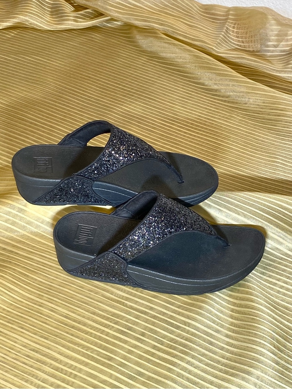FITFLOP Black Glitter Wedge Thong Sandals, size 7
